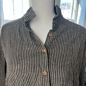 XiRENA Black and brown Striped Button-Down Shir